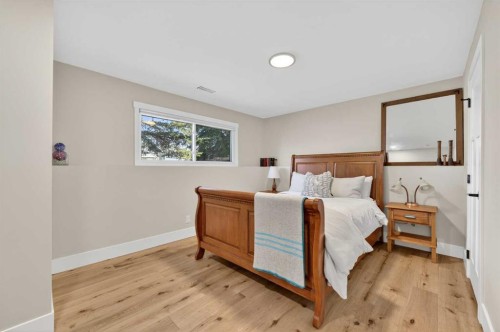 8927 48 Avenue Nw, Calgary, AB 