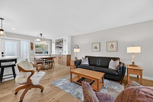 8927 48 Avenue Nw, Calgary, AB 