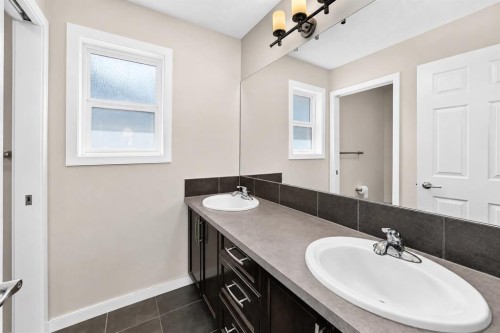 56 Panatella Parade Nw, Calgary, AB - Indoor Photo Showing Bathroom