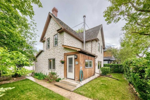 85 Elma Street WEST Okotoks, AB T1S 1J9