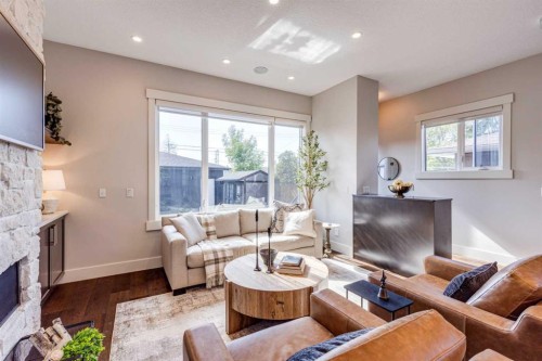 921 42 Street Sw, Calgary, AB 