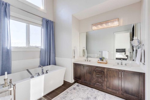 921 42 Street Sw, Calgary, AB 