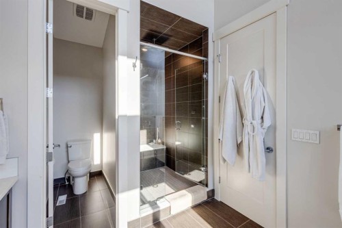 921 42 Street Sw, Calgary, AB 