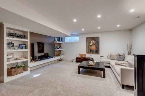 921 42 Street Sw, Calgary, AB 