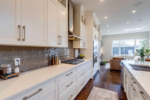 921 42 Street Sw, Calgary, AB 