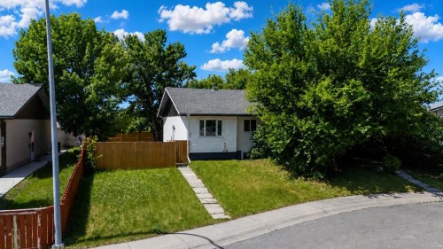 937 Marcombe Drive Ne, Calgary, AB - Outdoor