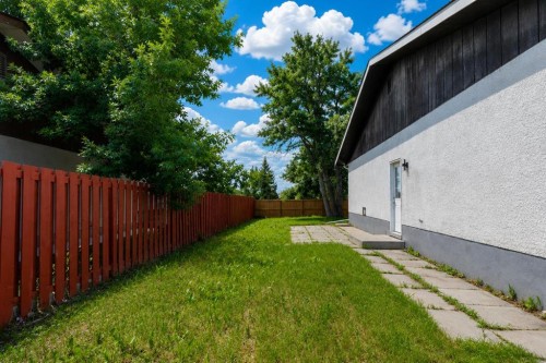 937 Marcombe Drive Ne, Calgary, AB - Outdoor