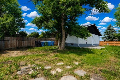 937 Marcombe Drive Ne, Calgary, AB - Outdoor