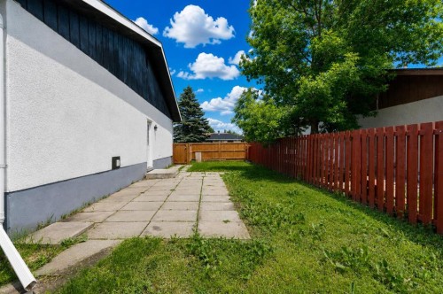 937 Marcombe Drive Ne, Calgary, AB - Outdoor