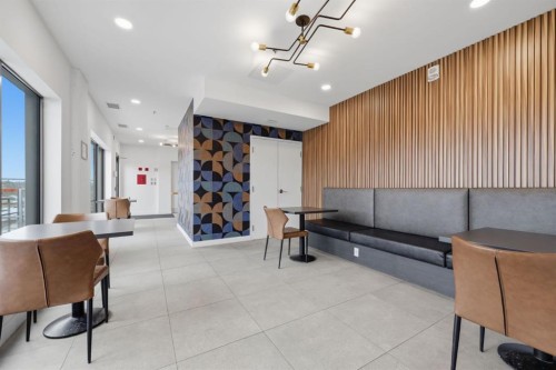 311-123 4 Street, Calgary, AB - Indoor Photo Showing Other Room