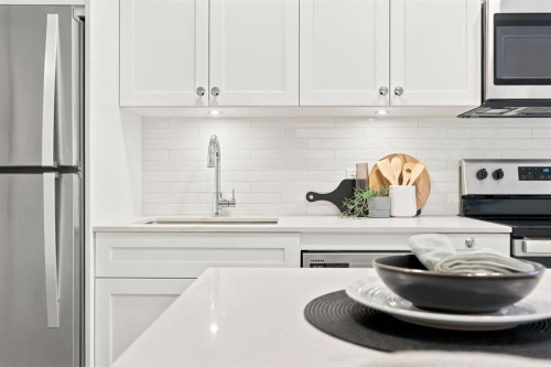 311-123 4 Street, Calgary, AB - Indoor Photo Showing Kitchen With Stainless Steel Kitchen With Upgraded Kitchen