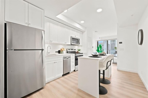 311-123 4 Street, Calgary, AB - Indoor Photo Showing Kitchen With Stainless Steel Kitchen With Upgraded Kitchen