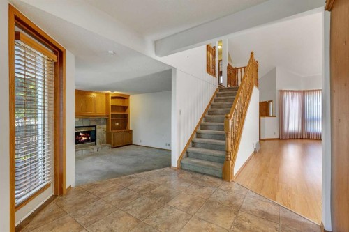 83 Sanderling Road Nw, Calgary, AB 