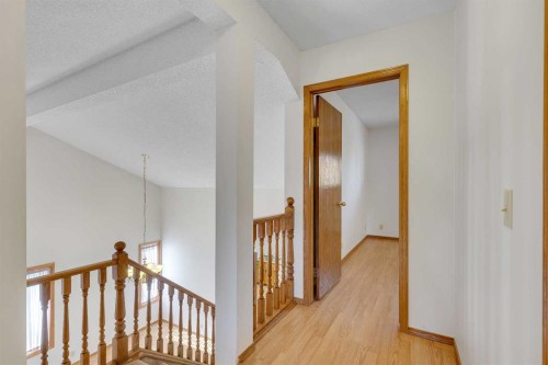 83 Sanderling Road Nw, Calgary, AB 