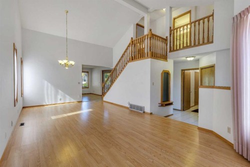 83 Sanderling Road Nw, Calgary, AB 