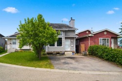 5 Martingrove Court NE Calgary, AB T3J 2S3