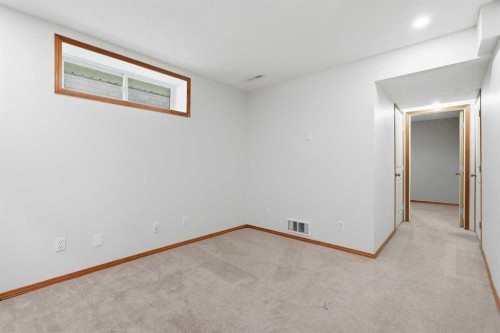 5 Coville Bay Ne, Calgary, AB 