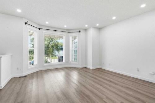 5 Coville Bay Ne, Calgary, AB 