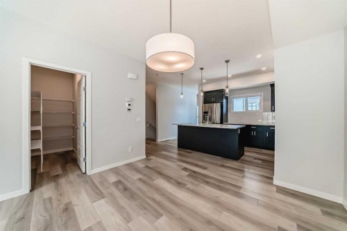 136-42 Cranbrook Gardens Se, Calgary, AB - Indoor Photo Showing Kitchen