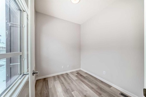 136-42 Cranbrook Gardens Se, Calgary, AB - Indoor Photo Showing Other Room