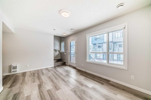 136-42 Cranbrook Gardens Se, Calgary, AB - Indoor Photo Showing Other Room