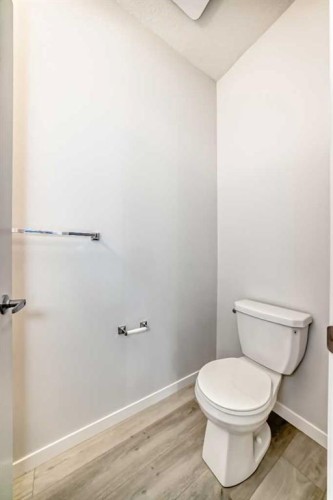 136-42 Cranbrook Gardens Se, Calgary, AB - Indoor Photo Showing Bathroom