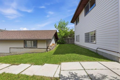 471 Berkley Crescent Nw, Calgary, AB 