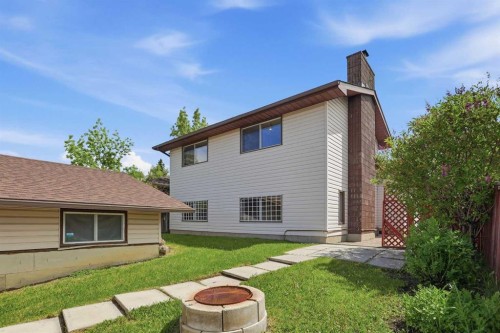 471 Berkley Crescent Nw, Calgary, AB 