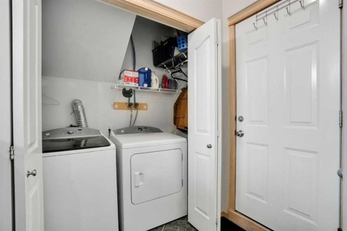 6 Discovery Woods Villas Sw, Calgary, AB - Indoor Photo Showing Laundry Room