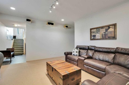 6 Discovery Woods Villas Sw, Calgary, AB - Indoor Photo Showing Living Room