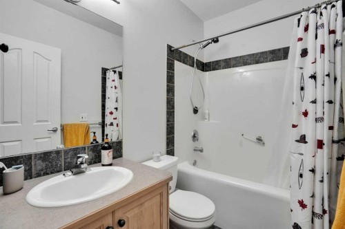 6 Discovery Woods Villas Sw, Calgary, AB - Indoor Photo Showing Bathroom