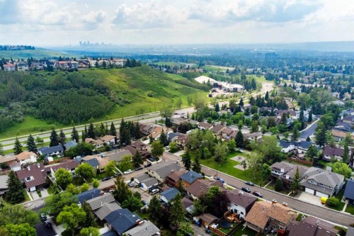 26 Edgewood Drive Nw, Calgary, AB 