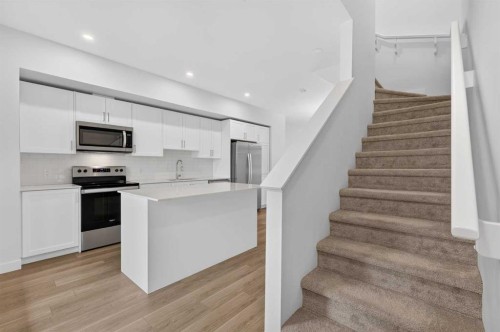 8554 19 Avenue Se, Calgary, AB 