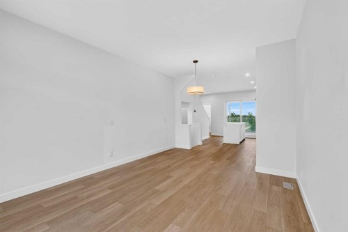 8554 19 Avenue Se, Calgary, AB 