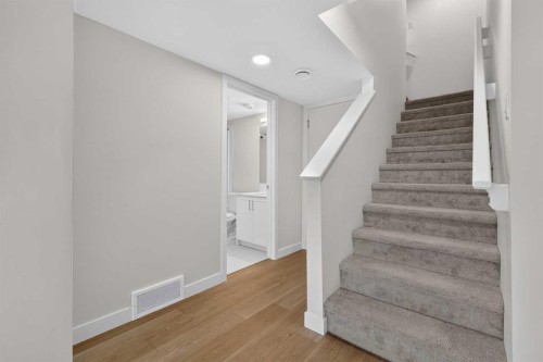 8554 19 Avenue Se, Calgary, AB 