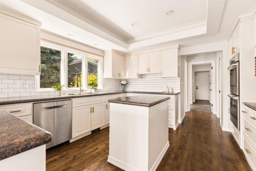 120 Lake Placid Green Se, Calgary, AB - Indoor Photo Showing Kitchen With Upgraded Kitchen