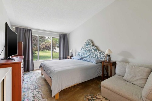 131 Shawnee Manor Sw, Calgary, AB 