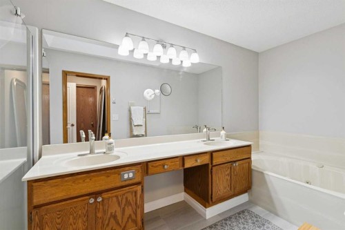 131 Shawnee Manor Sw, Calgary, AB 