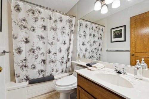 131 Shawnee Manor Sw, Calgary, AB 