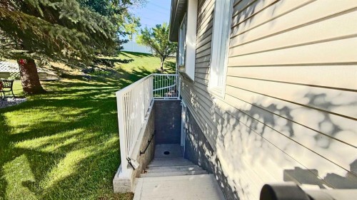 131 Shawnee Manor Sw, Calgary, AB 