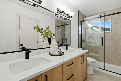 908 Stonehaven Road Sw, Calgary, AB - Indoor Photo Showing Bathroom