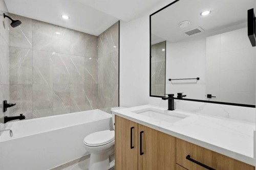 908 Stonehaven Road Sw, Calgary, AB - Indoor Photo Showing Bathroom