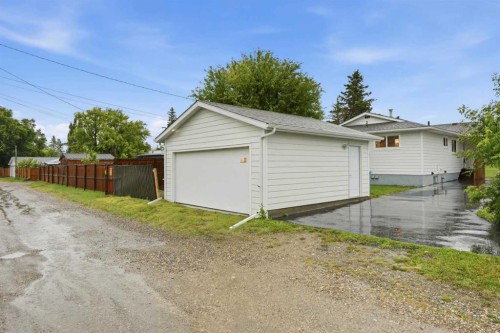 908 Stonehaven Road Sw, Calgary, AB - Outdoor
