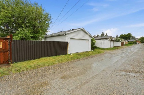 908 Stonehaven Road Sw, Calgary, AB - Outdoor