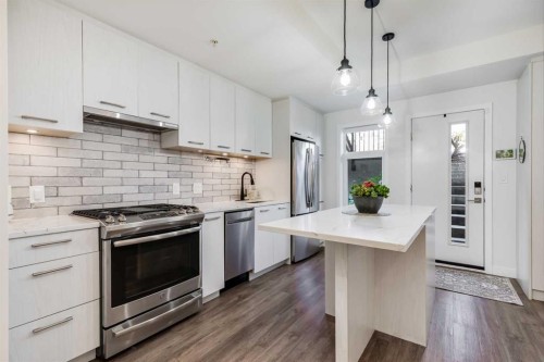 11-1709 35 Avenue Sw, Calgary, AB - Indoor Photo Showing Kitchen With Stainless Steel Kitchen With Upgraded Kitchen