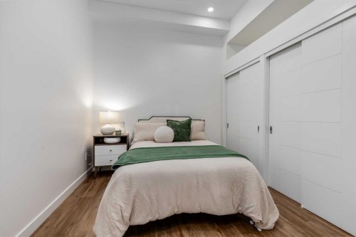 11-1709 35 Avenue Sw, Calgary, AB - Indoor Photo Showing Bedroom