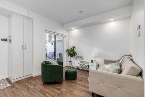 11-1709 35 Avenue Sw, Calgary, AB - Indoor