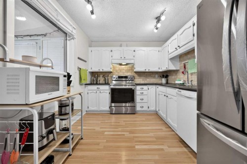 6417 26 Avenue Ne, Calgary, AB 