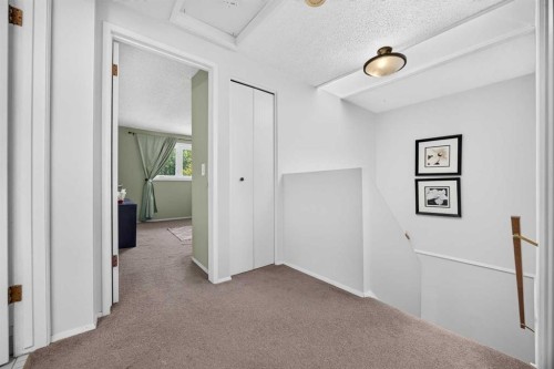 6417 26 Avenue Ne, Calgary, AB 