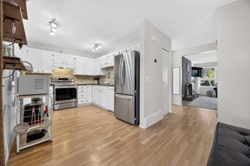 6417 26 Avenue Ne, Calgary, AB 